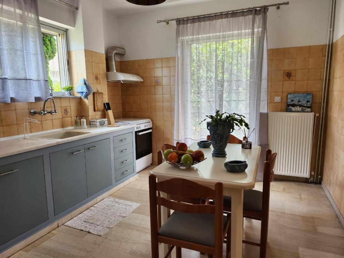 Queen Aspri Apartment 3' Min To The Beach! Antikyra Buitenkant foto